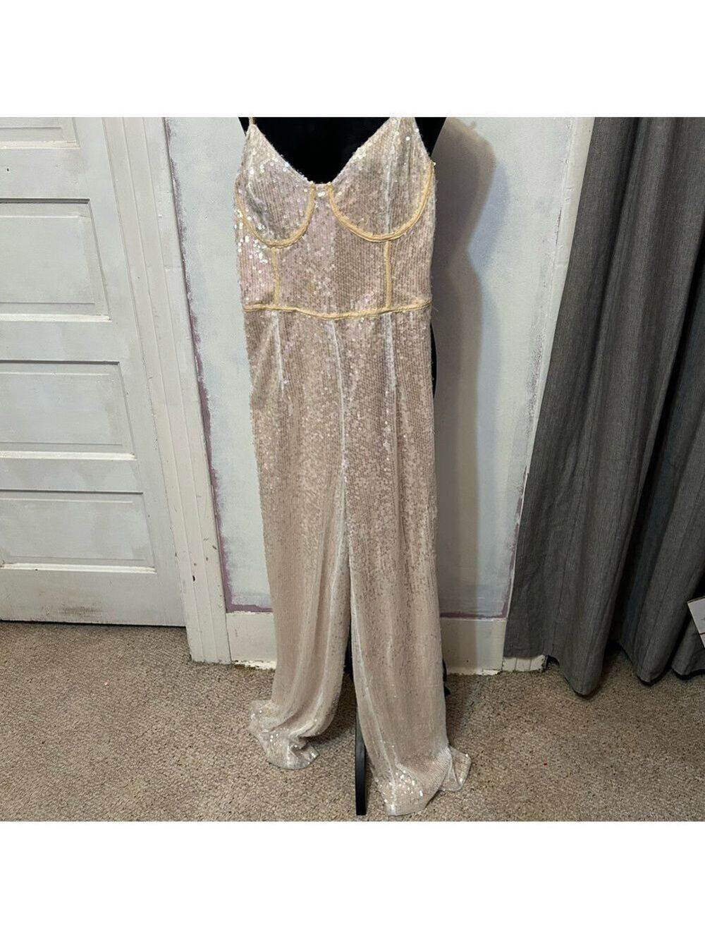 Pretty Little Thing Women’s Sequin Jumpsuit Strappy Binding US 8 Champagne Zip - Picture 3 of 10